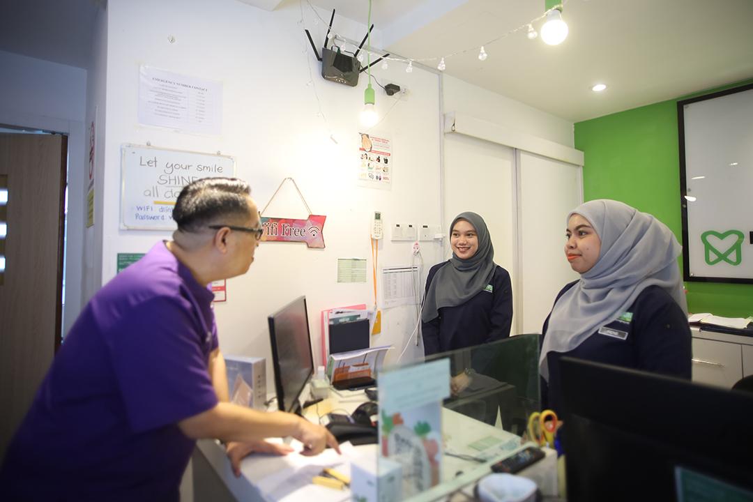 Kaunter penyambut tetamu klinik